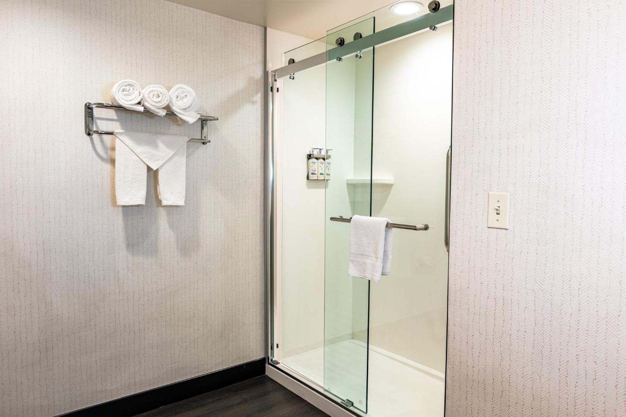 Holiday Inn Oakland Airport By Ihg Exterior photo
