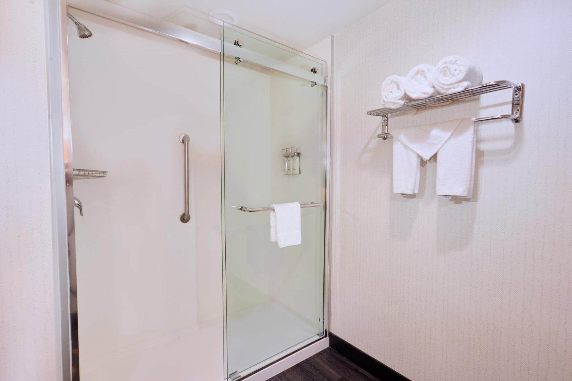 Holiday Inn Oakland Airport By Ihg Exterior photo